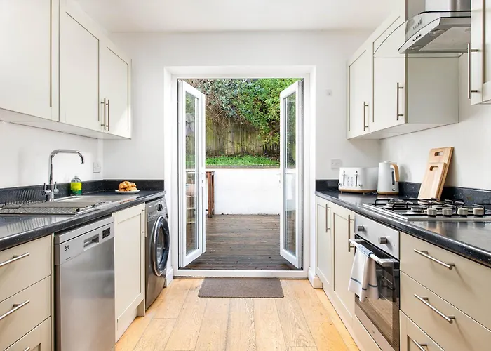 Apartmán Large 5bed Town House-sleeps 9-by Fabaccommodation