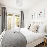 Daire Large 5bed Town House-sleeps 9-by Fabaccommodation Bristol