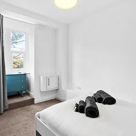 Cotswold Road North Apartment