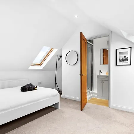 Cotswold Road North *