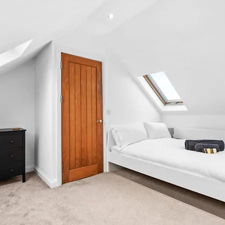 Cotswold Road North Апартаменты Бристоль