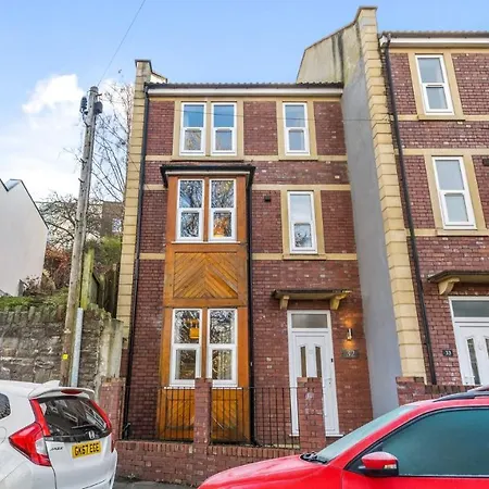 Cotswold Road North Apartment