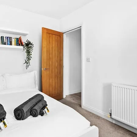 Cotswold Road North Apartment