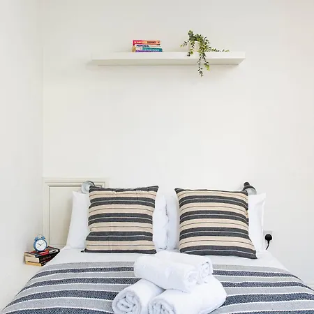 Large 5bed Town House-sleeps 9-by Fabaccommodation * Bristol
