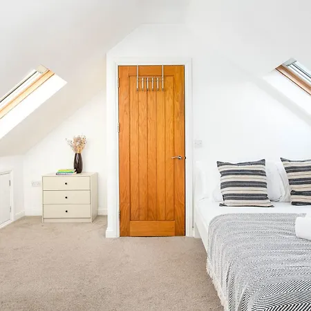 Apartman Large 5bed Town House-sleeps 9-by Fabaccommodation Bristol