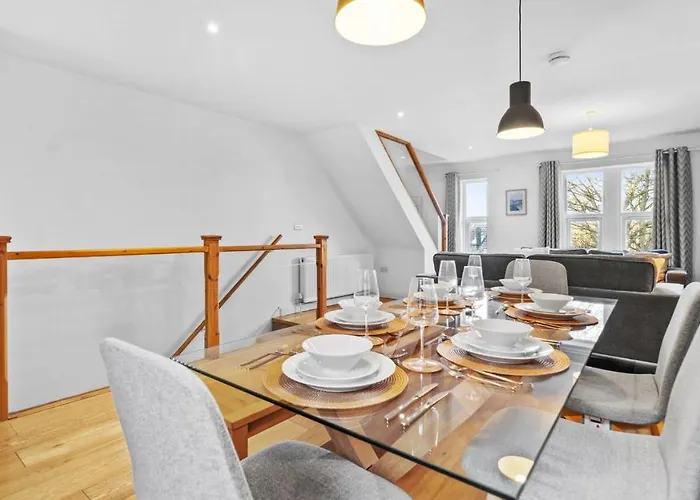 Large 5bed Town House-sleeps 9-by Fabaccommodation Appartement Bristol