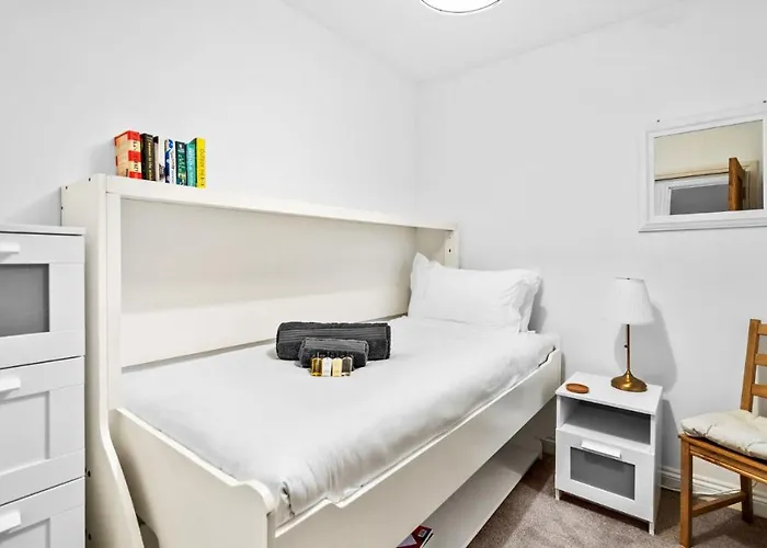 Large 5bed Town House-sleeps 9-by Fabaccommodation Appartement Bristol