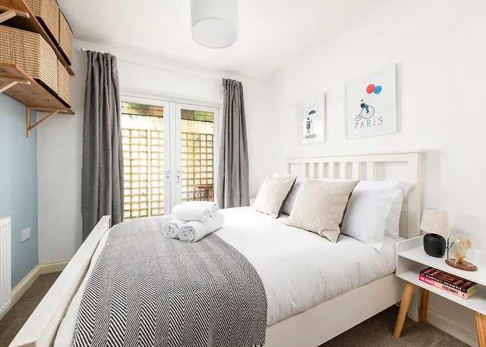 Lejlighed Large 5bed Town House-sleeps 9-by Fabaccommodation Bristol