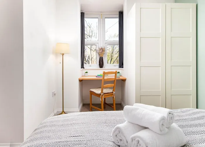 Lejlighed Large 5bed Town House-sleeps 9-by Fabaccommodation