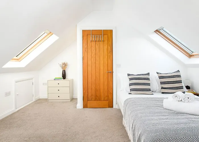 Lejlighed Large 5bed Town House-sleeps 9-by Fabaccommodation Bristol