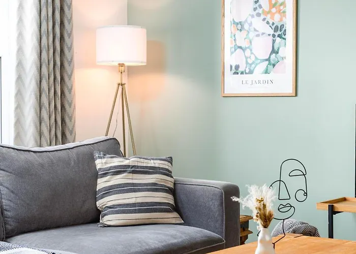 Lejlighed Large 5bed Town House-sleeps 9-by Fabaccommodation Bristol