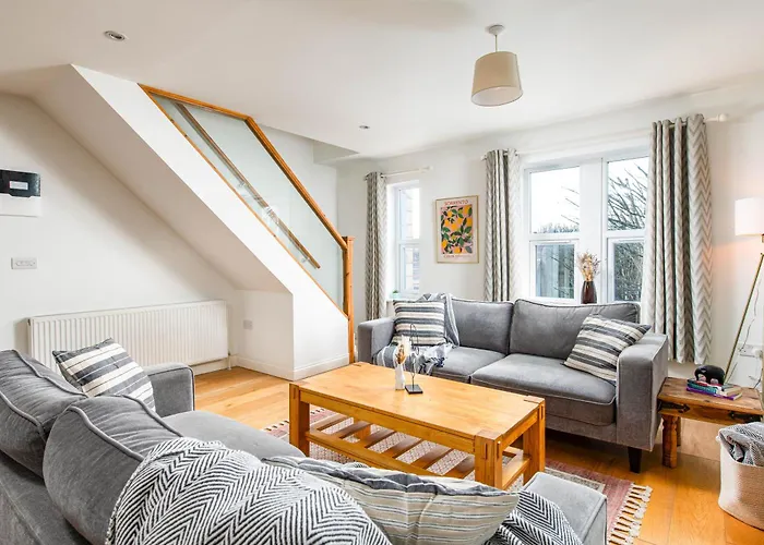 Lejlighed Large 5bed Town House-sleeps 9-by Fabaccommodation Bristol